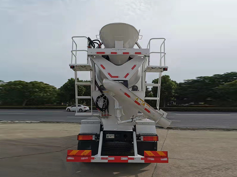 航天萬山國(guó)六后八輪攪拌車