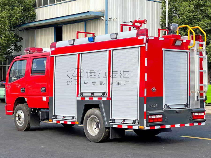 東風小多利卡2噸水罐消防車
