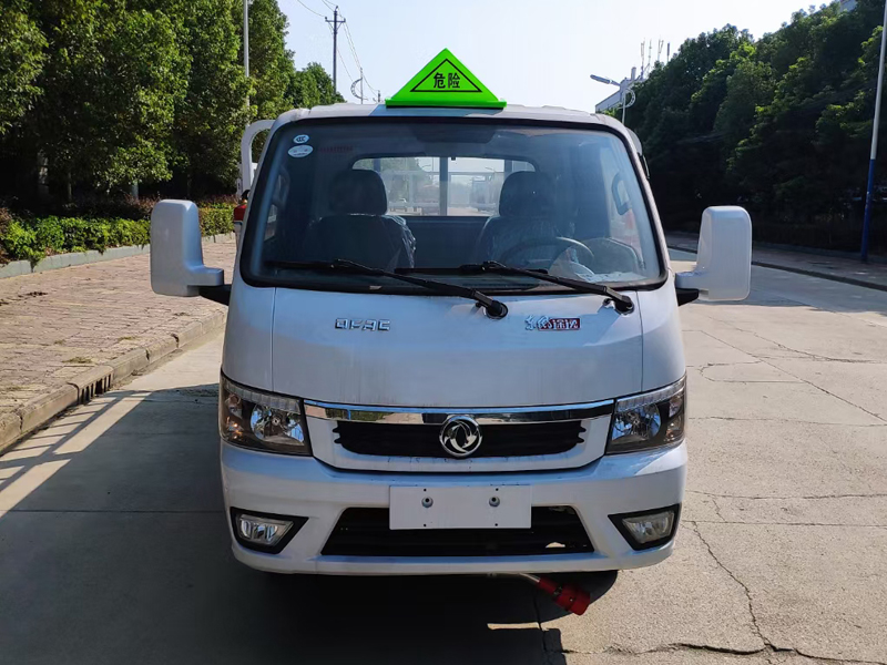 東風(fēng)汽油3.1米氣瓶運(yùn)輸車(chē)