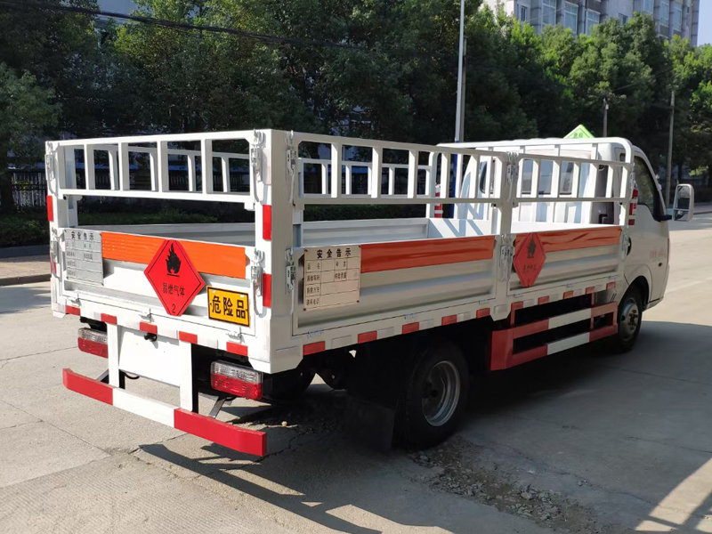 東風(fēng)汽油3.1米氣瓶運(yùn)輸車(chē)