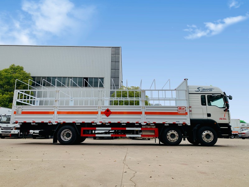 汕德卡9.5米氣瓶運輸車