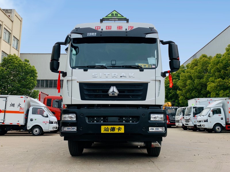 汕德卡9.5米氣瓶運輸車