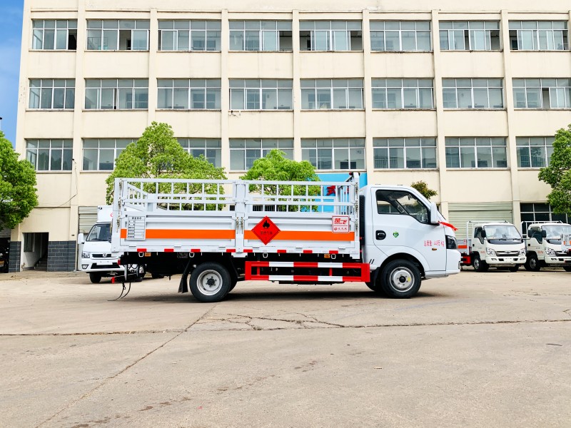 東風途逸3.9氣瓶運輸車