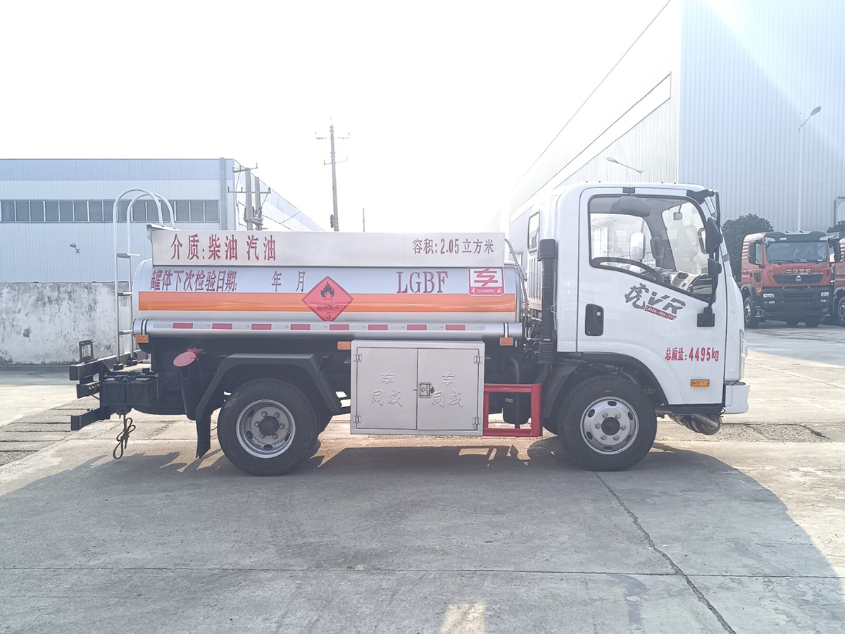 解放虎VR2噸油罐車