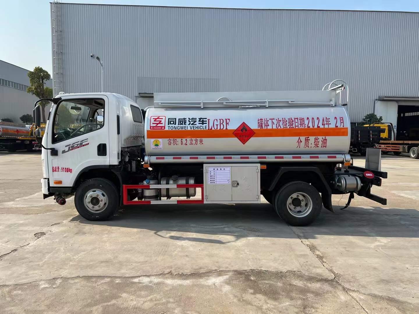 解放J6F 5噸油罐車