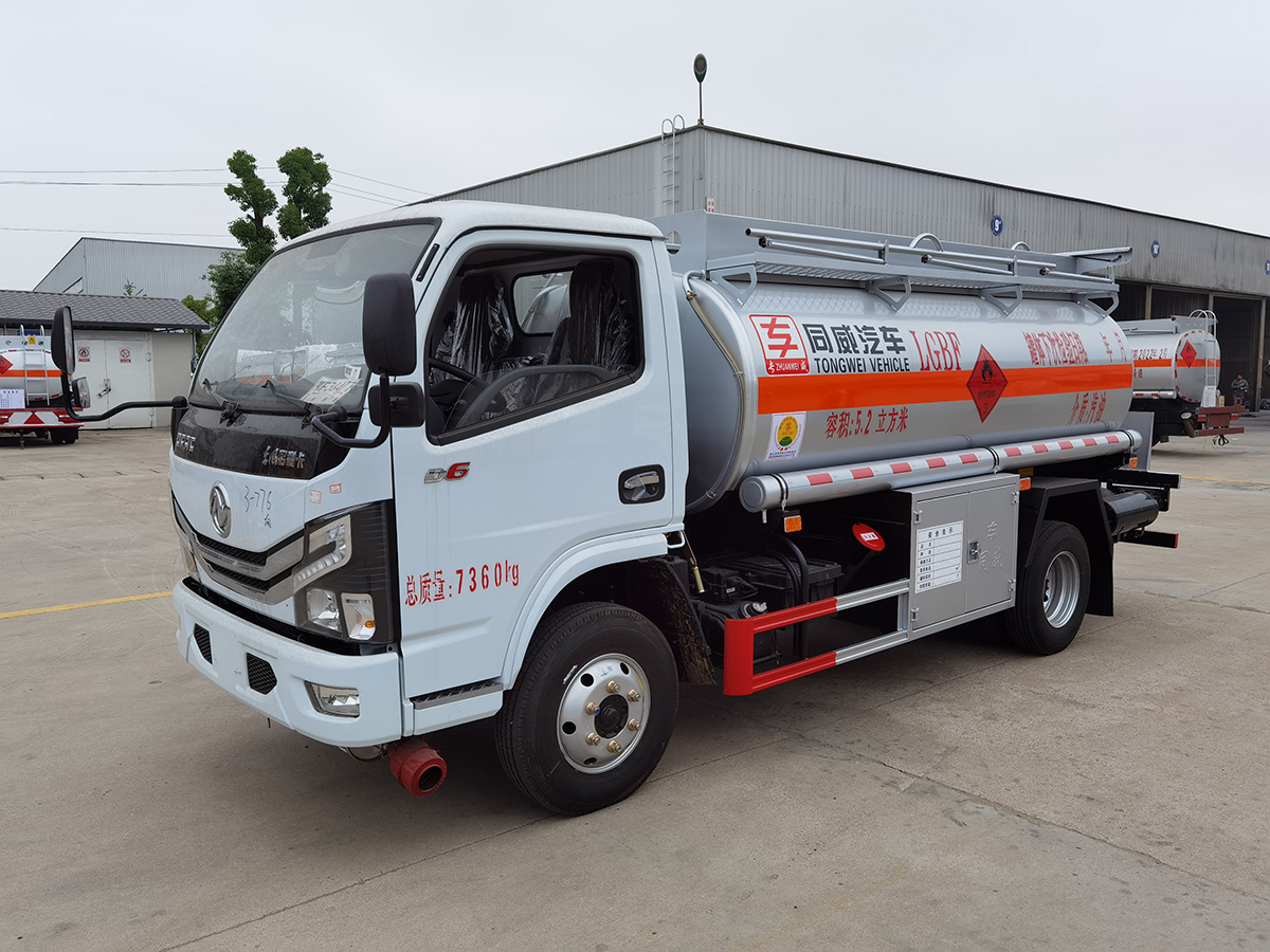 東風(fēng)多利卡5噸油罐車