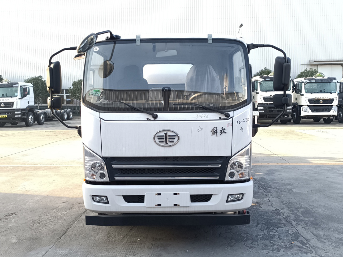 解放虎VN5噸油罐車