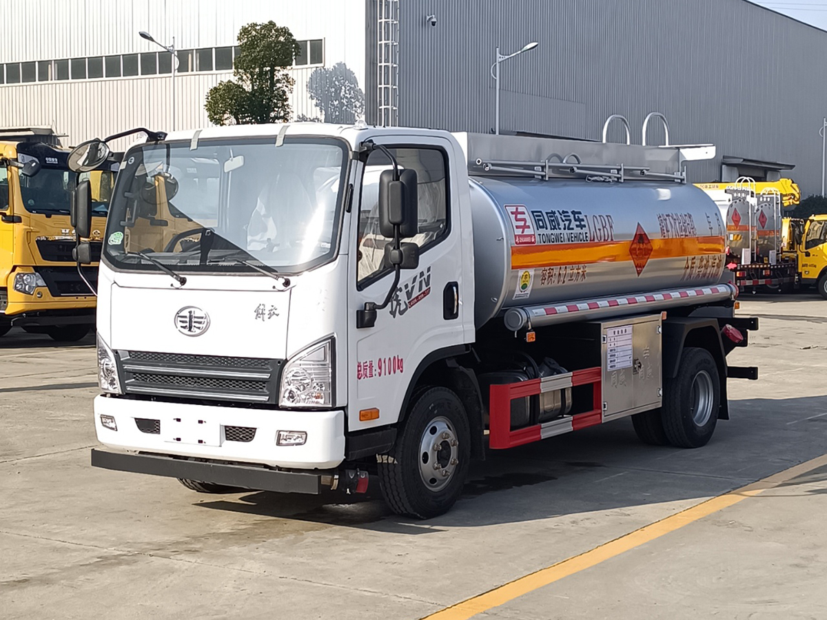 解放虎VN5噸油罐車