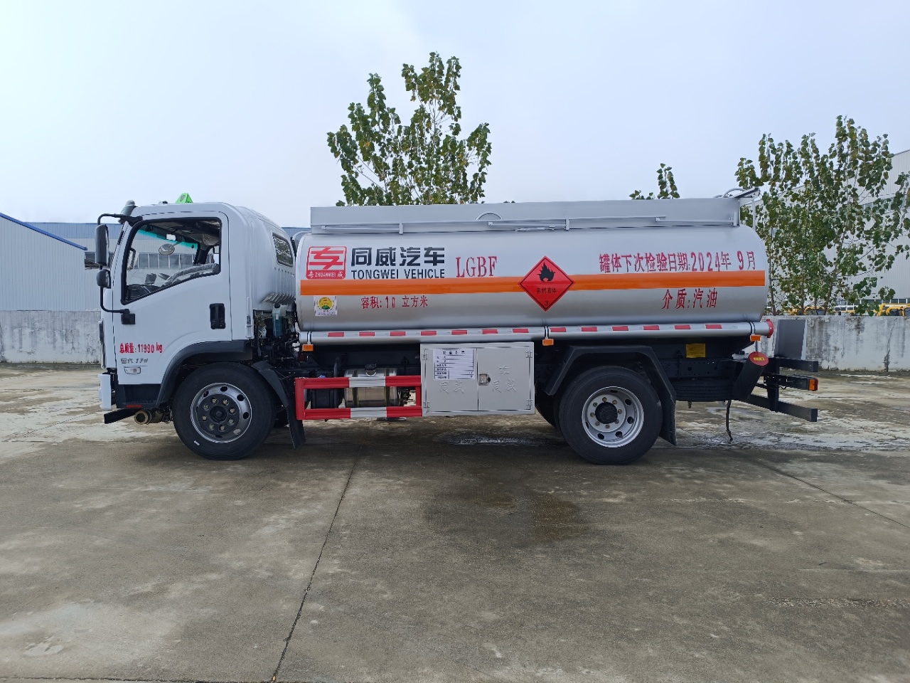 東風商用8噸油罐車