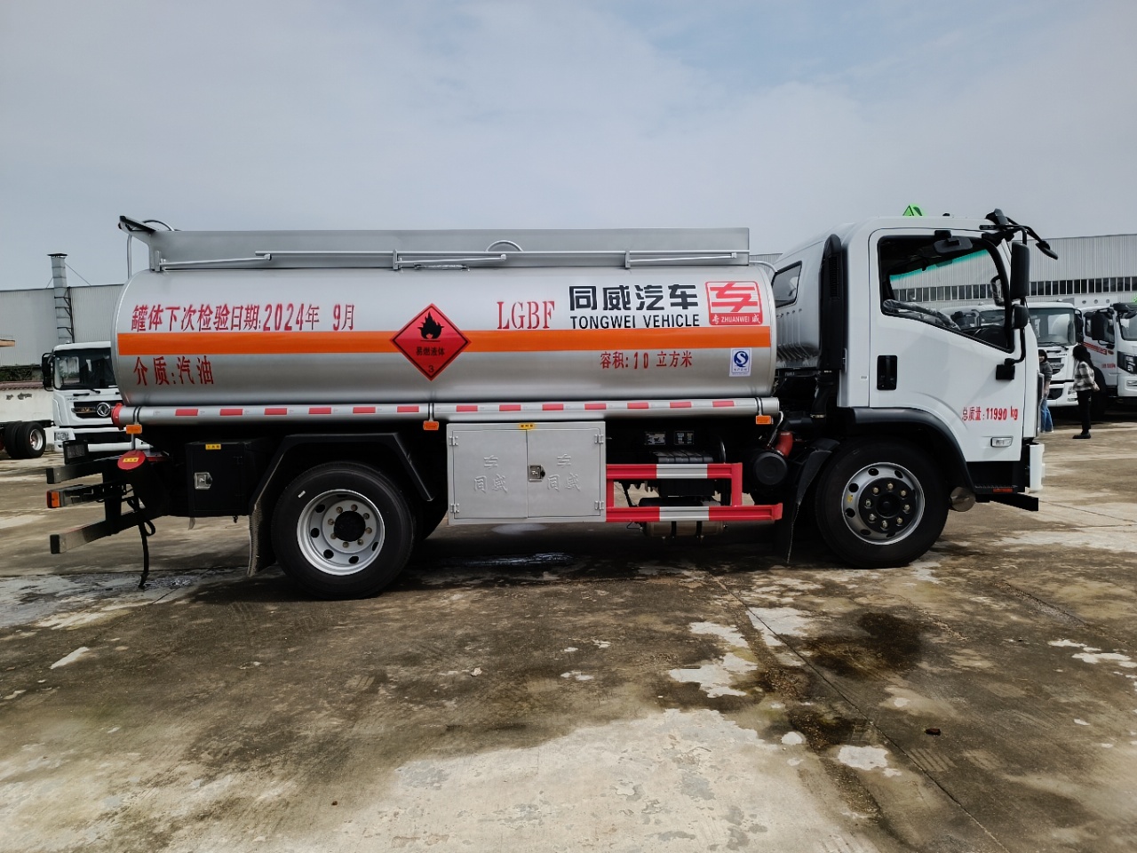 東風商用8噸油罐車