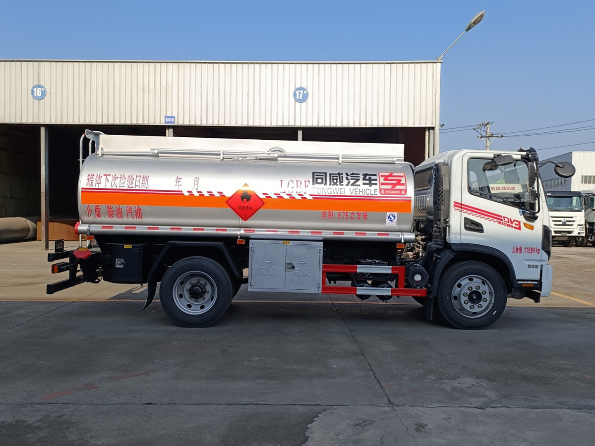 東風華神DV3 8噸油罐車