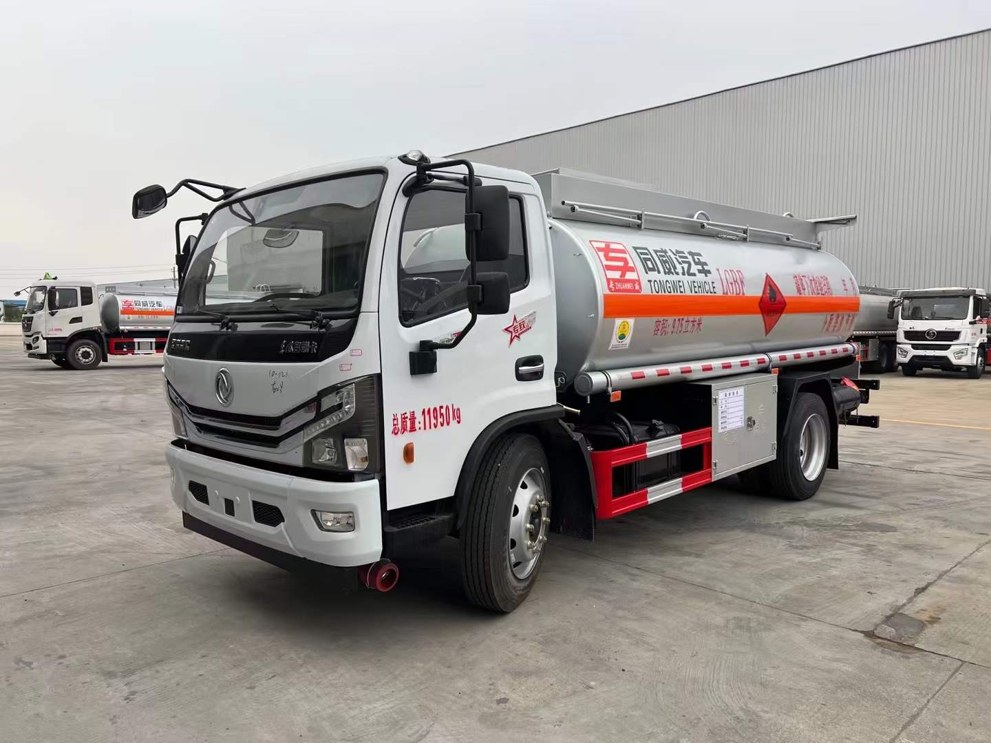 東風多利卡8噸油罐車