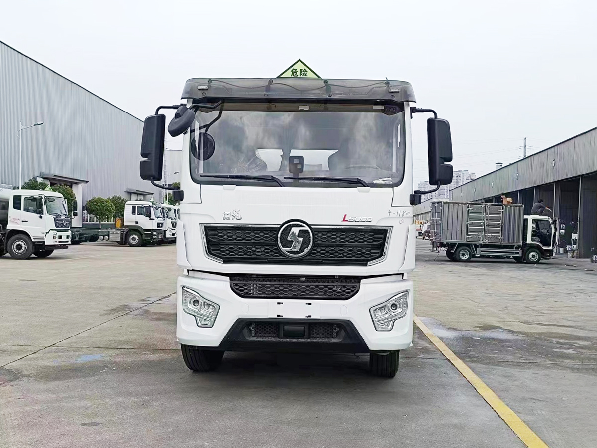 陜汽德龍12噸油罐車(chē)