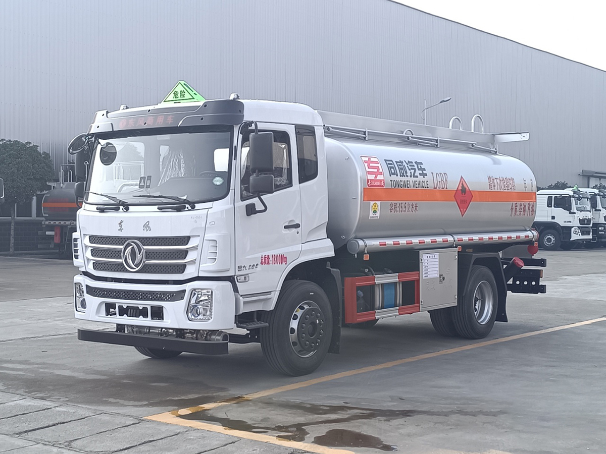 東風錦程12噸油罐車