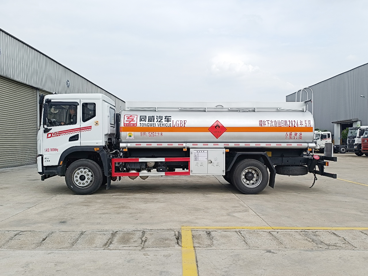 東風華神DV5 10噸油罐車