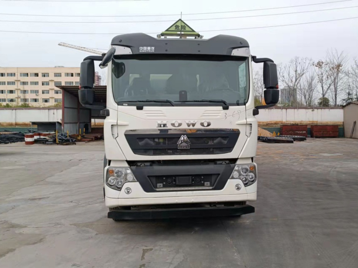 重汽豪沃后雙橋16噸鋁合金油罐車