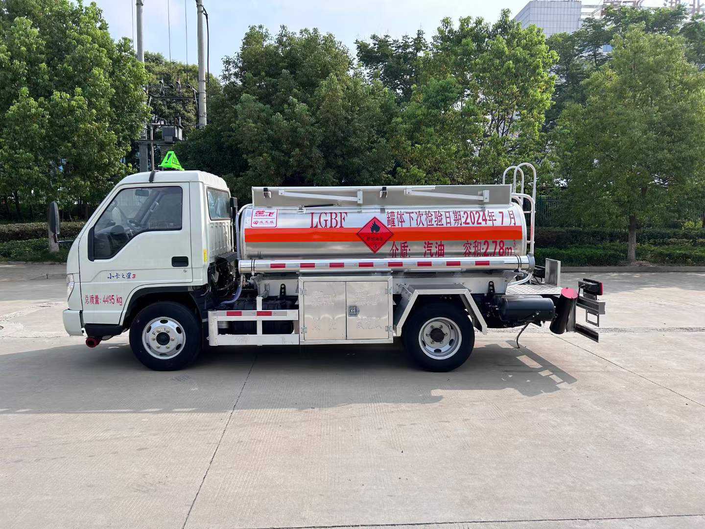 福田小卡之星2噸鋁合金油罐車