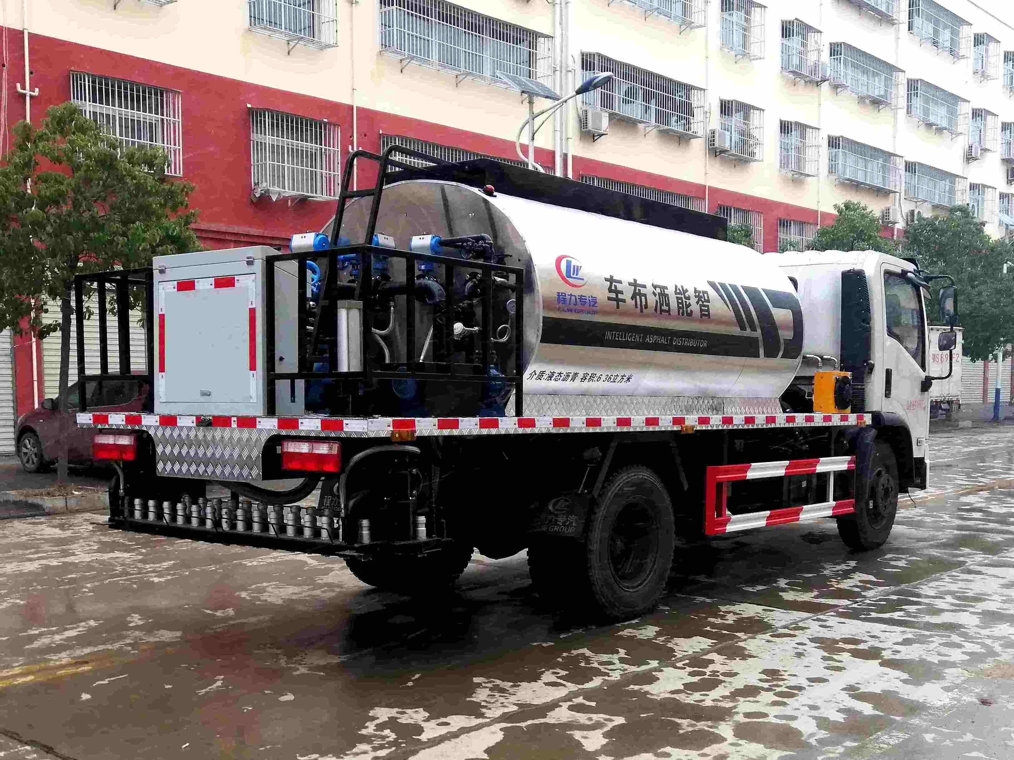 東風7方瀝青灑布車