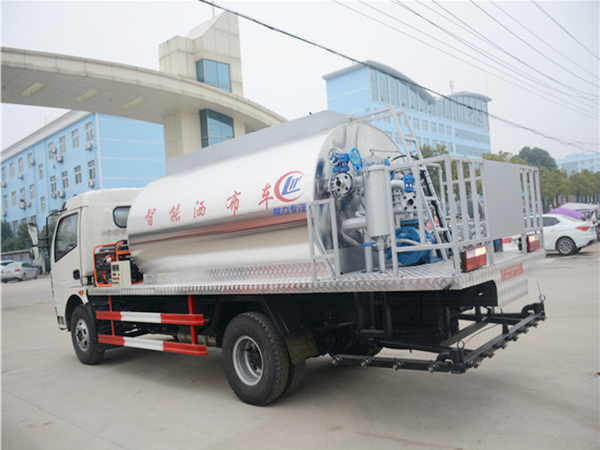 6立方乳化瀝青專用款灑布車