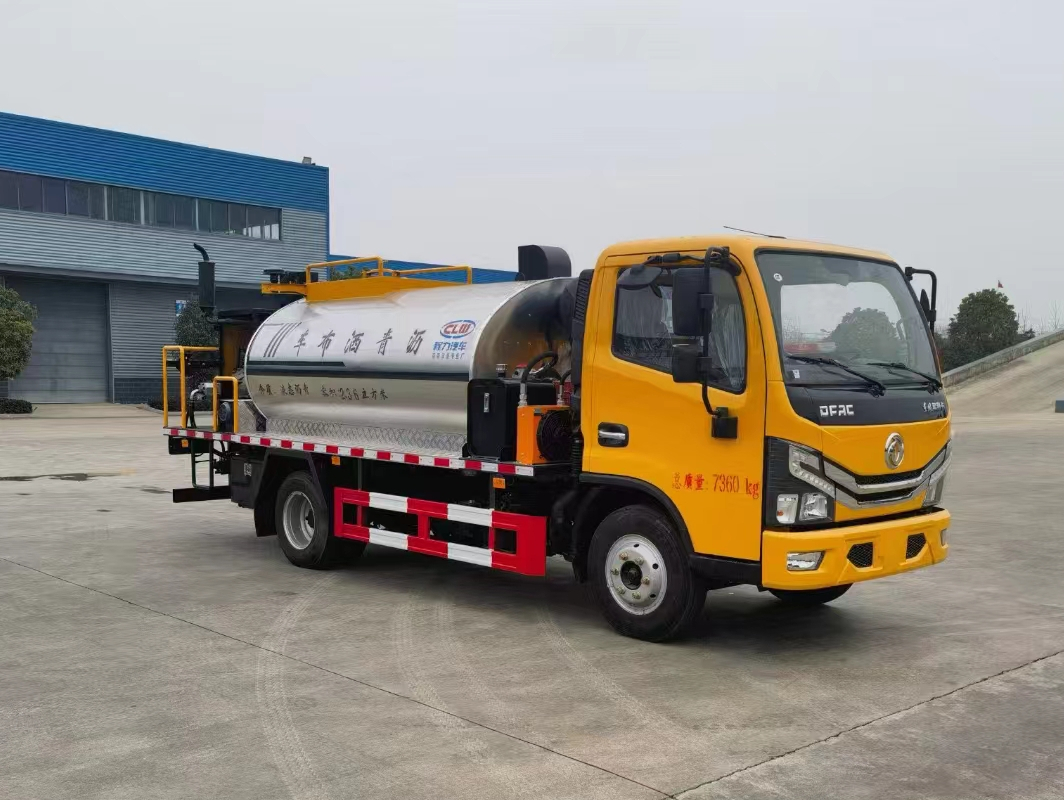 東風D6多利卡瀝青灑布車